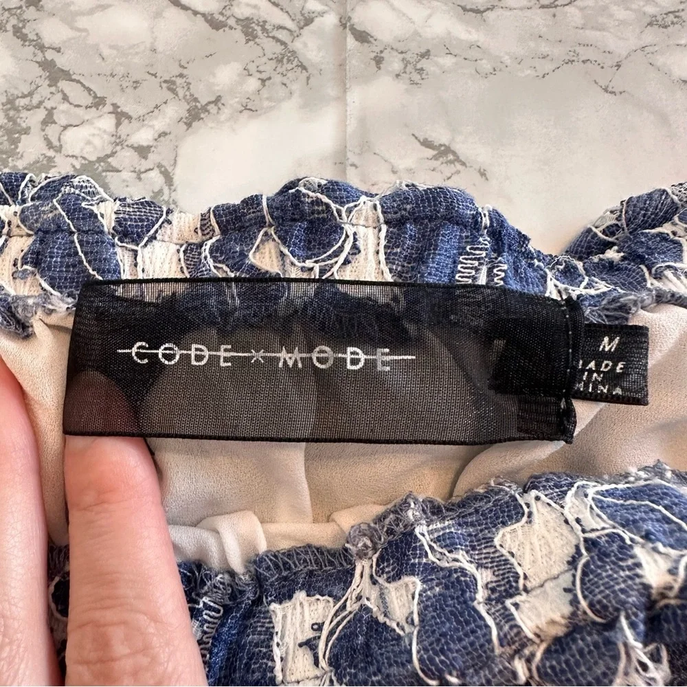 Code Mode | Off-Shoulder Lace Top - Picture 5 of 11